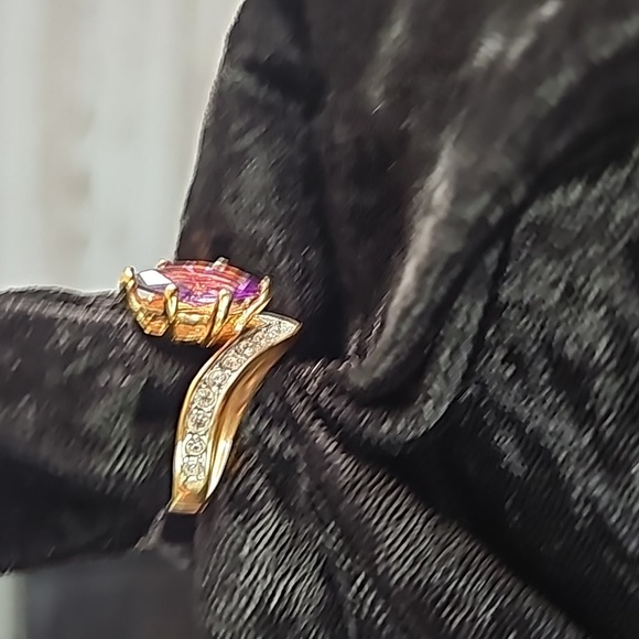 Ladies Ring Size 7 - Picture 4 of 7